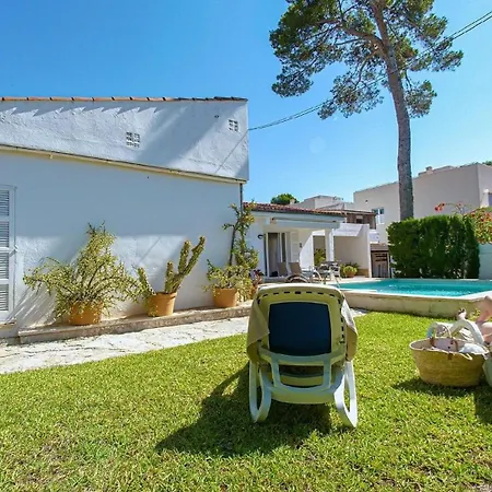 Casa vacanze Mit Garten, Sonnenterrasse Sowie Ueberdachter Terrasse Und Pool In Strandnaehe